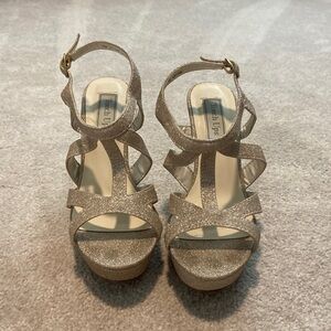 TOUCH Ups Gold Sparkle 8 Shoes